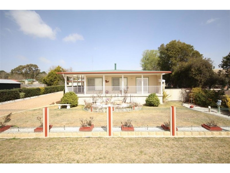 223 Douglas Street, Tenterfield NSW 2372