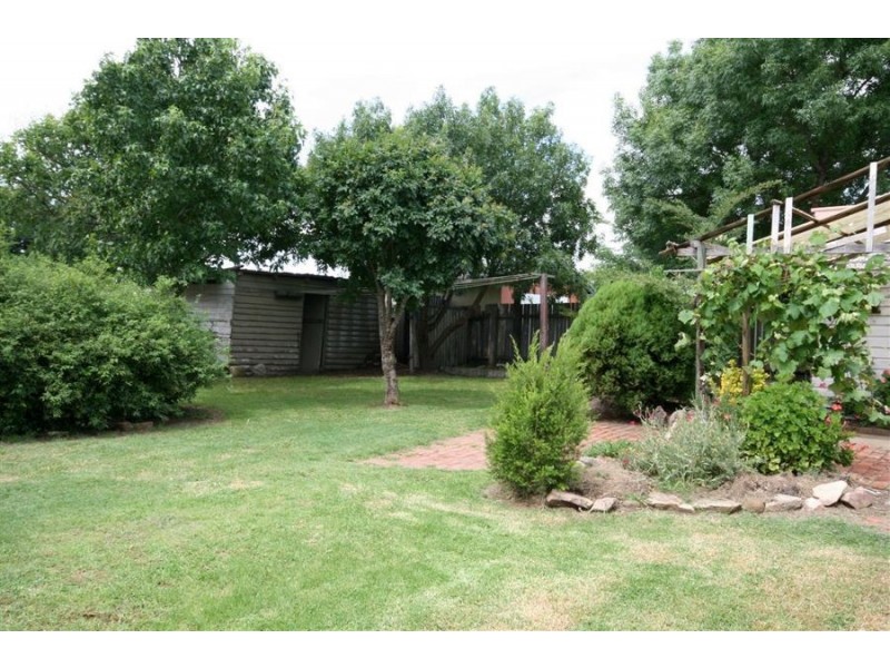 106 Molesworth Street, Tenterfield NSW 2372