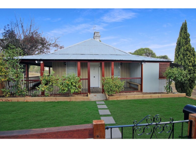 2 Wood Street, Tenterfield NSW 2372