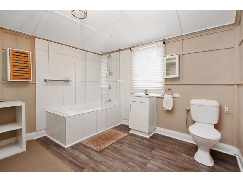 2 Wood Street, Tenterfield NSW 2372