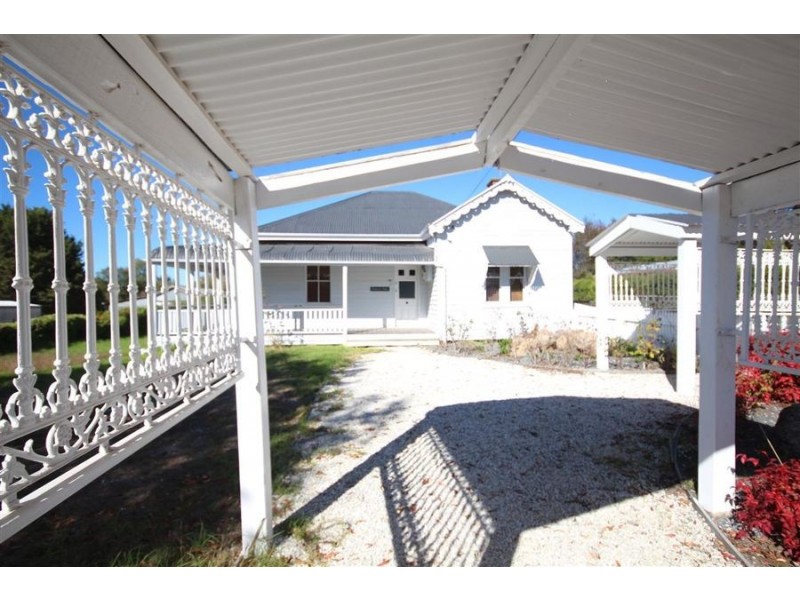 49 Molesworth Street, Tenterfield NSW 2372