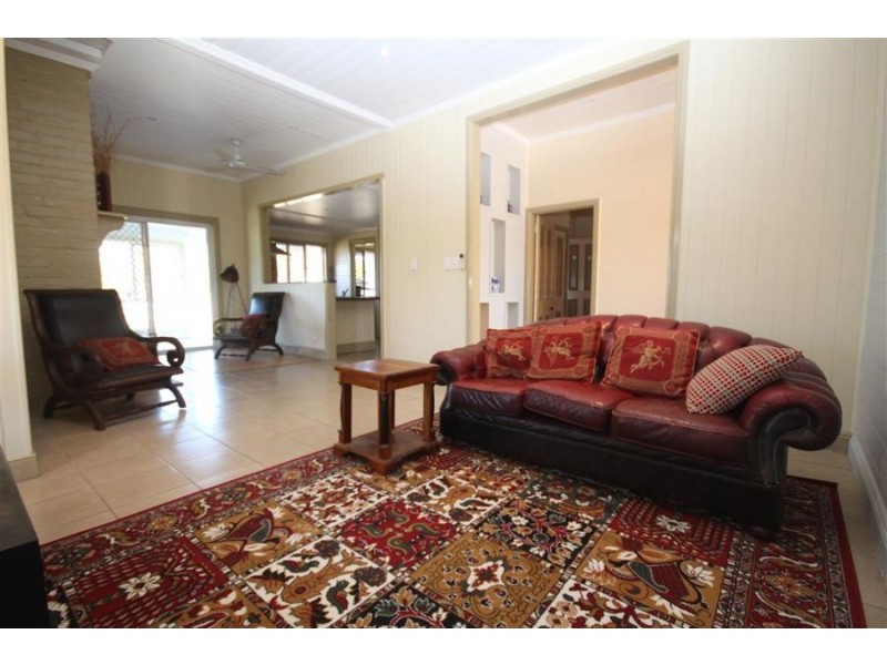 49 Molesworth Street, Tenterfield NSW 2372