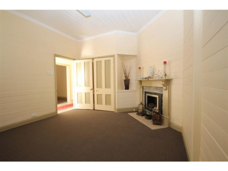 49 Molesworth Street, Tenterfield NSW 2372