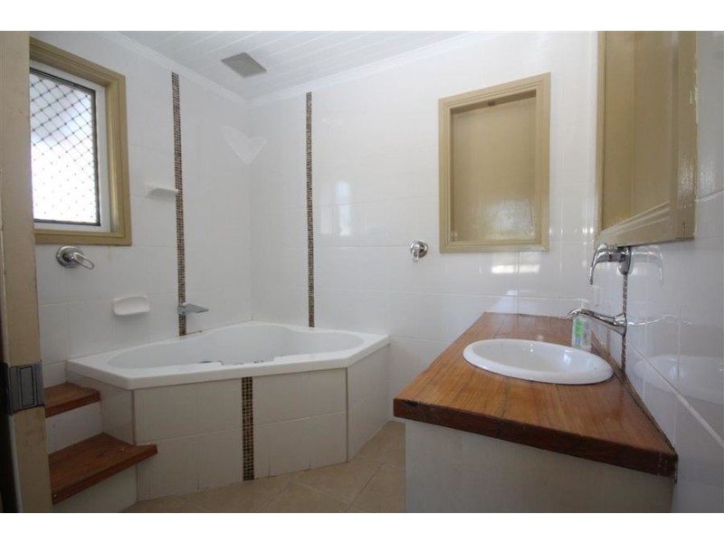 49 Molesworth Street, Tenterfield NSW 2372