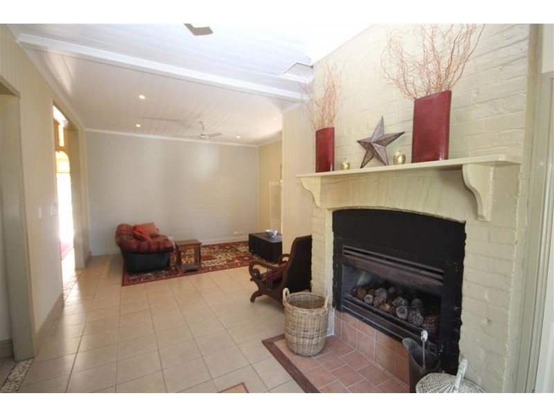 49 Molesworth Street, Tenterfield NSW 2372