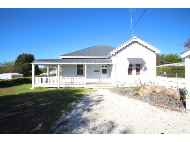 49 Molesworth Street, Tenterfield NSW 2372