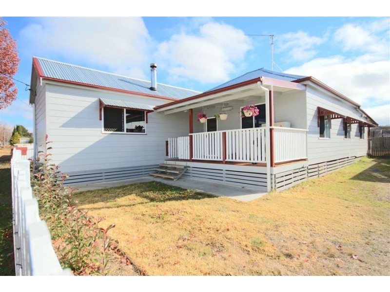 38 Margaret Street, Tenterfield NSW 2372