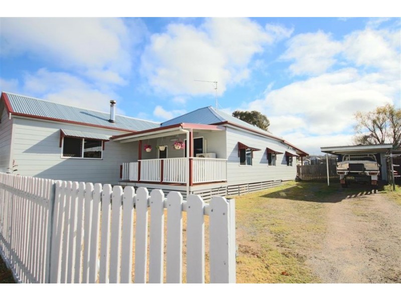 38 Margaret Street, Tenterfield NSW 2372