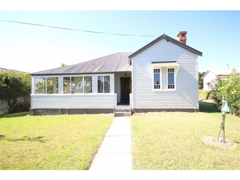 51 Molesworth Street, Tenterfield NSW 2372