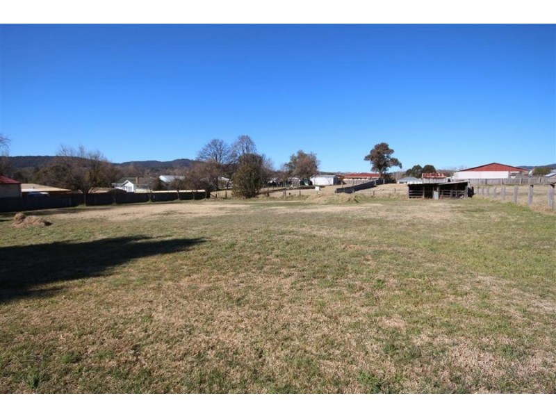 51 Molesworth Street, Tenterfield NSW 2372