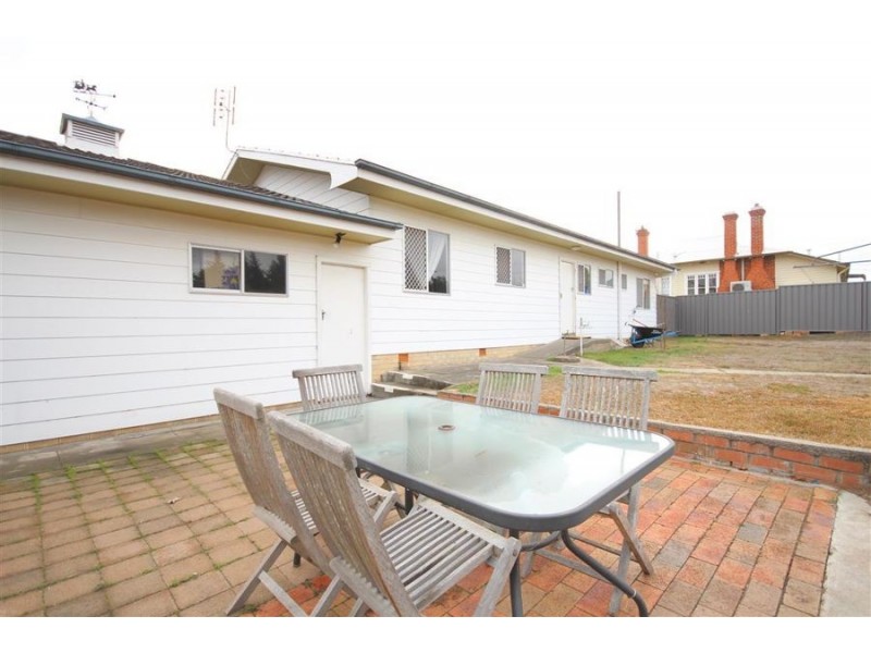 183 High Street, Tenterfield NSW 2372