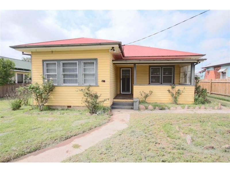 25 High Street, Tenterfield NSW 2372