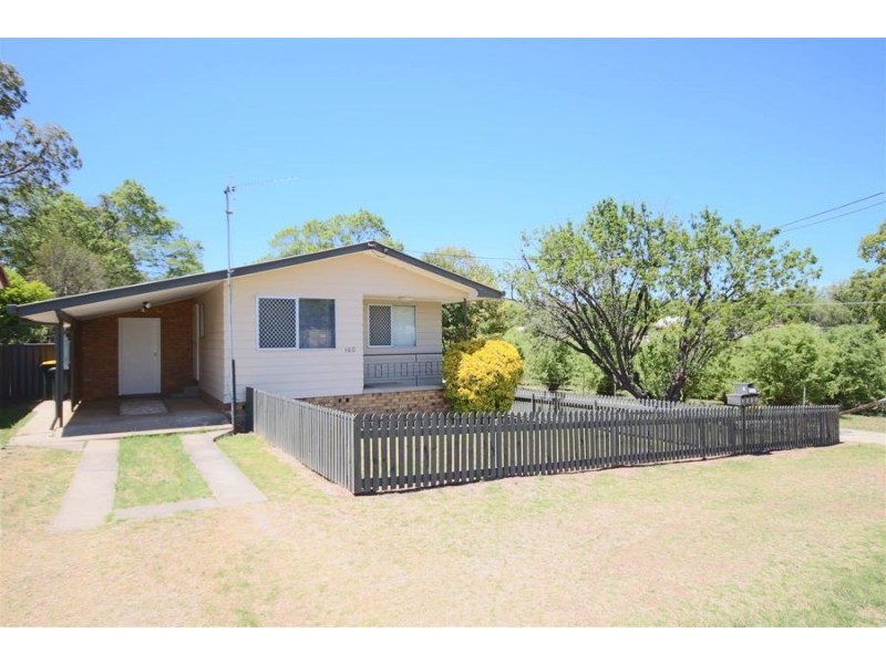 160 Bulwer Street, Tenterfield NSW 2372