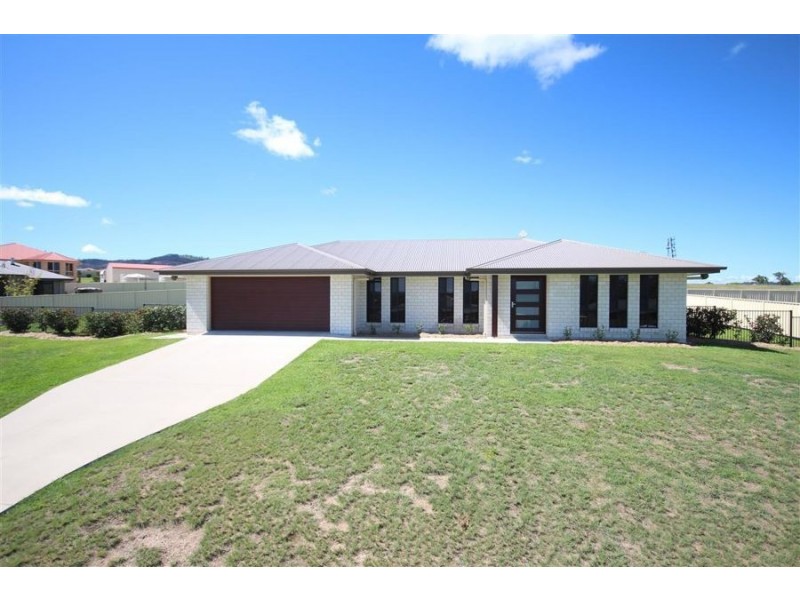 14 Parkes Drive, Tenterfield NSW 2372