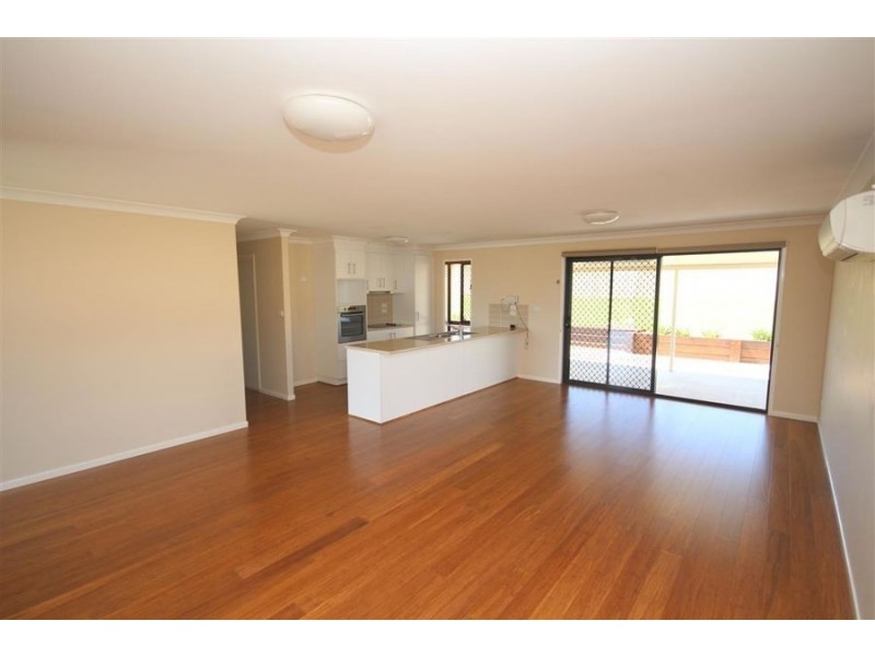 14 Parkes Drive, Tenterfield NSW 2372