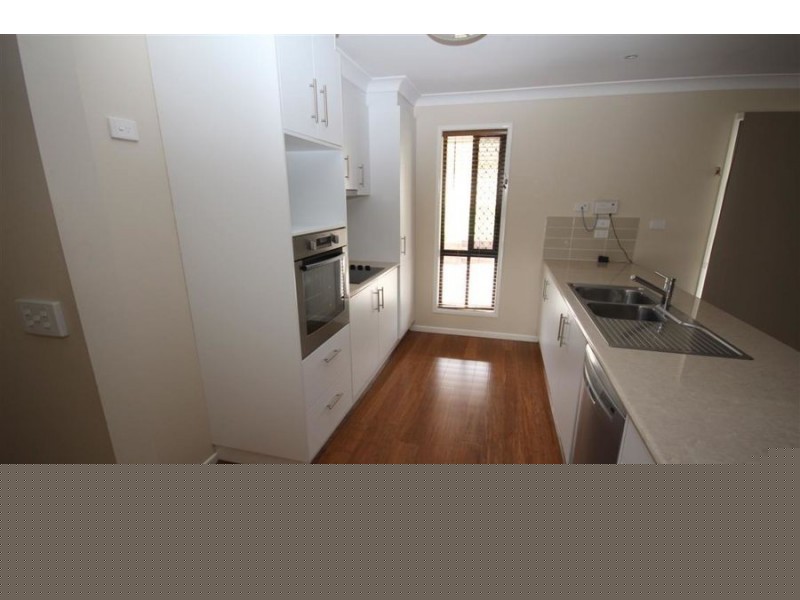 14 Parkes Drive, Tenterfield NSW 2372