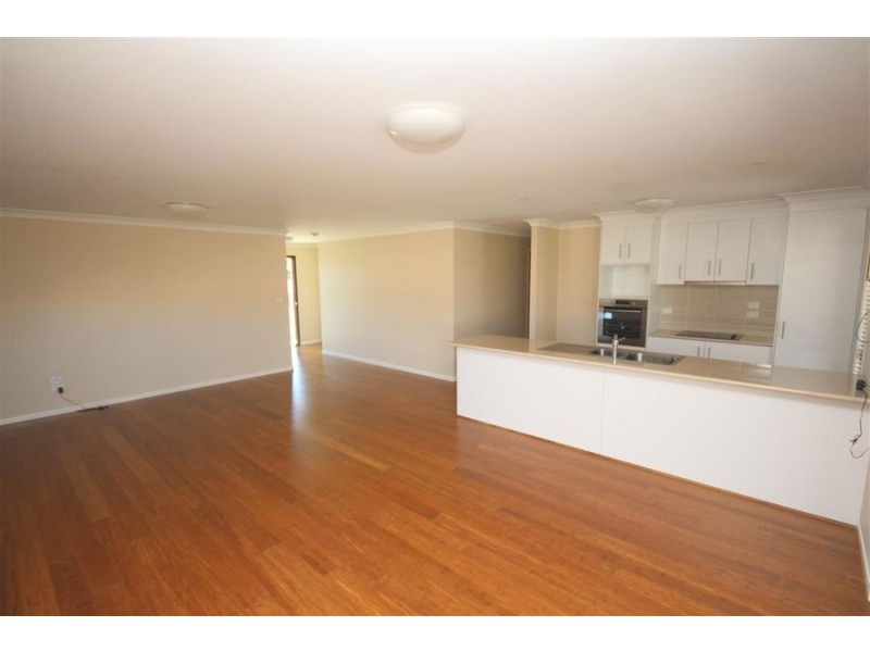 14 Parkes Drive, Tenterfield NSW 2372