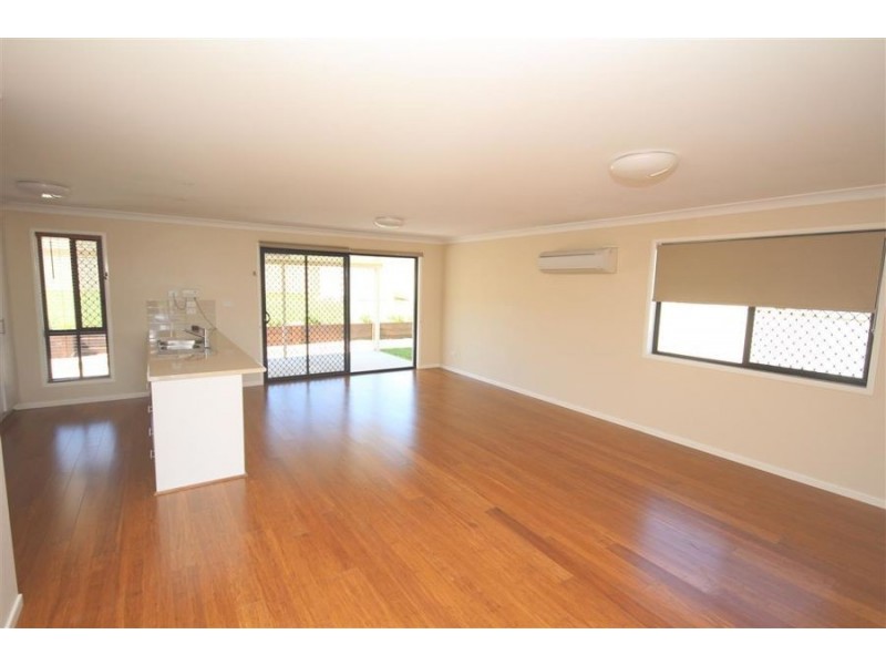 14 Parkes Drive, Tenterfield NSW 2372