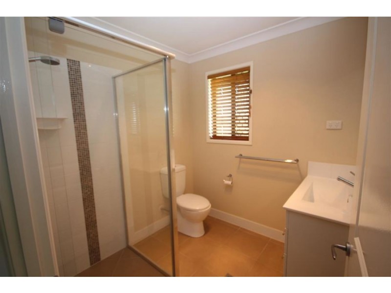 14 Parkes Drive, Tenterfield NSW 2372