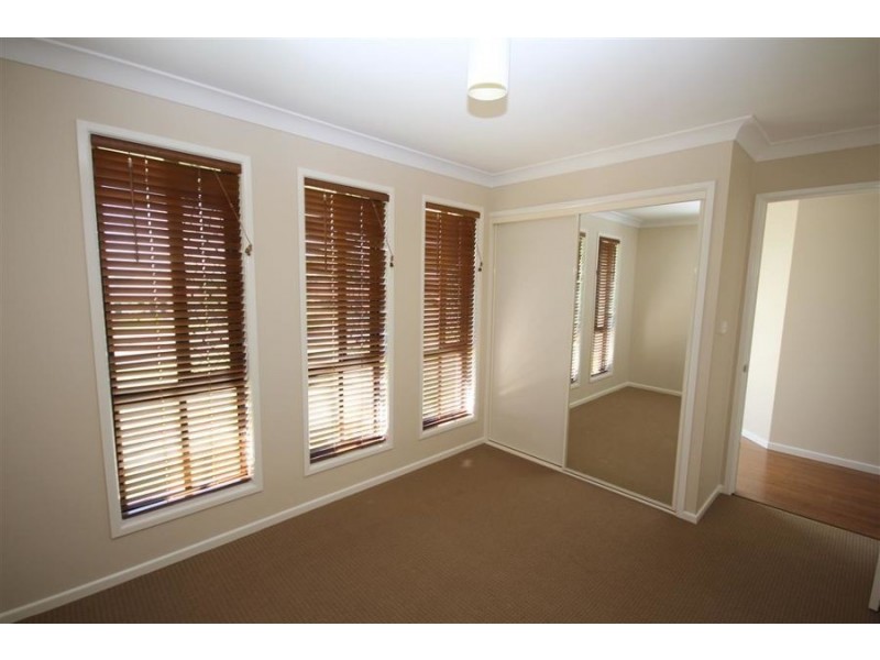 14 Parkes Drive, Tenterfield NSW 2372