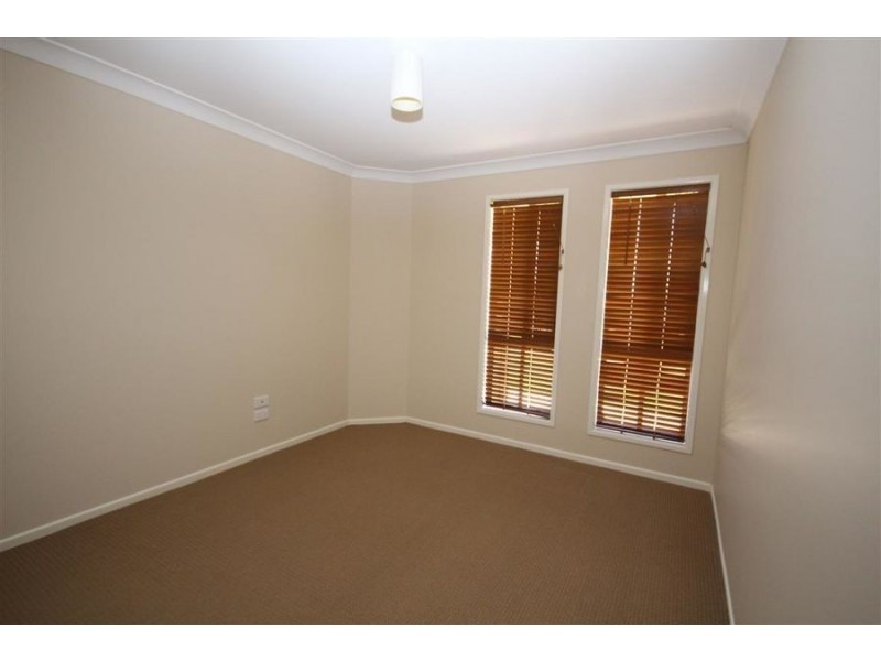 14 Parkes Drive, Tenterfield NSW 2372