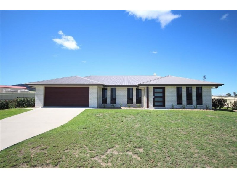 14 Parkes Drive, Tenterfield NSW 2372