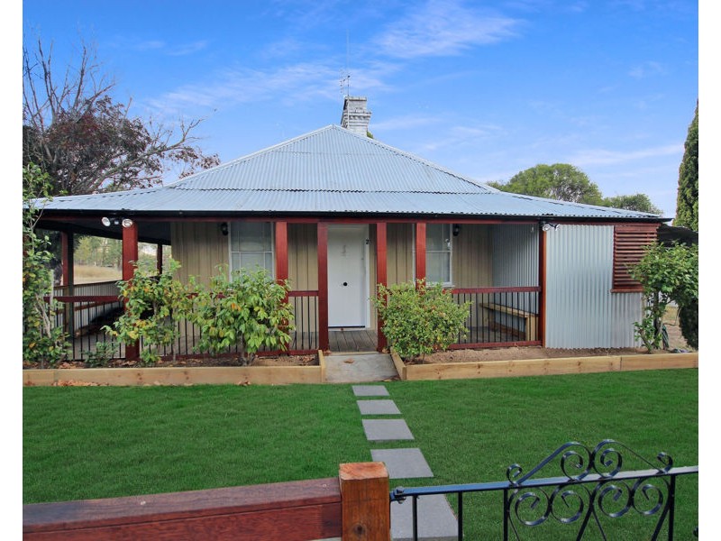 2 Wood Street, Tenterfield NSW 2372