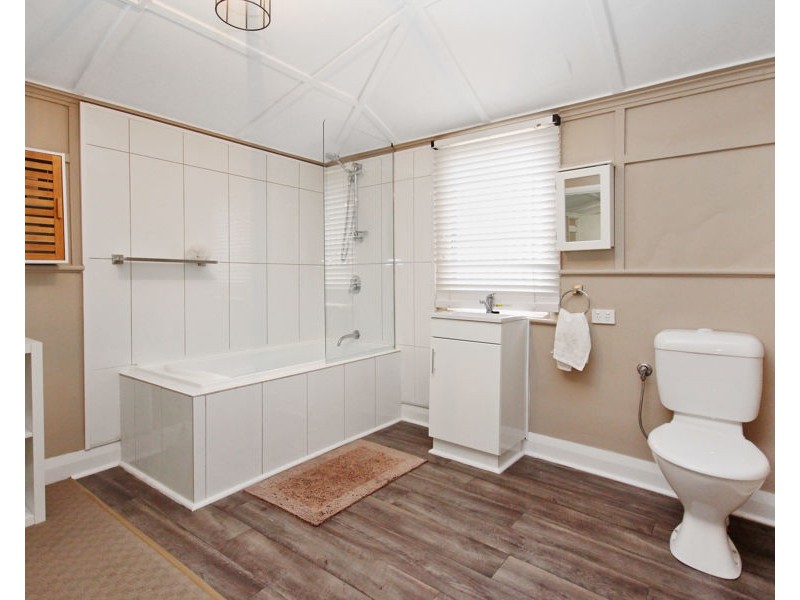 2 Wood Street, Tenterfield NSW 2372
