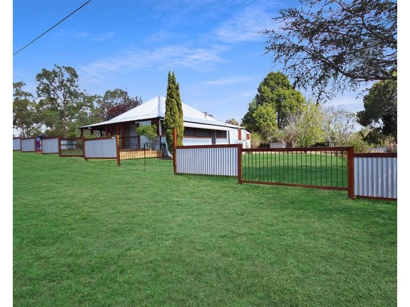 2 Wood Street, Tenterfield NSW 2372