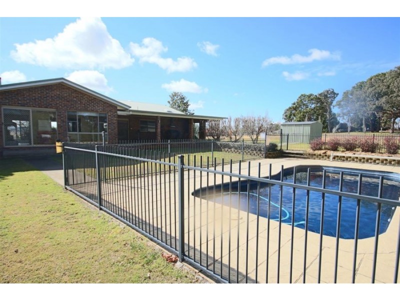 14 Aldershot Road, Tenterfield NSW 2372