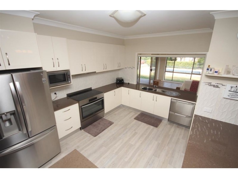 14 Aldershot Road, Tenterfield NSW 2372