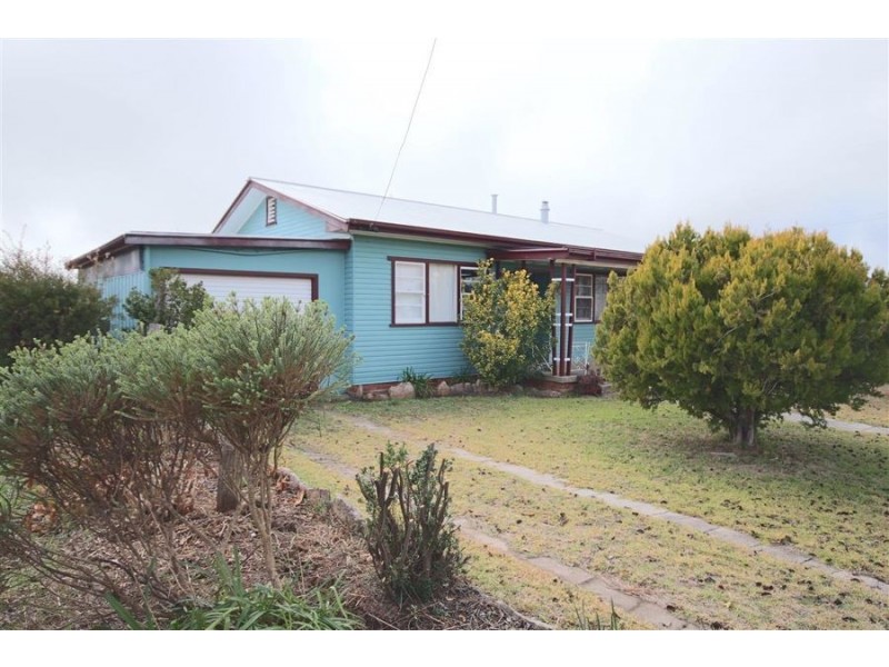72 Manners Street, Tenterfield NSW 2372
