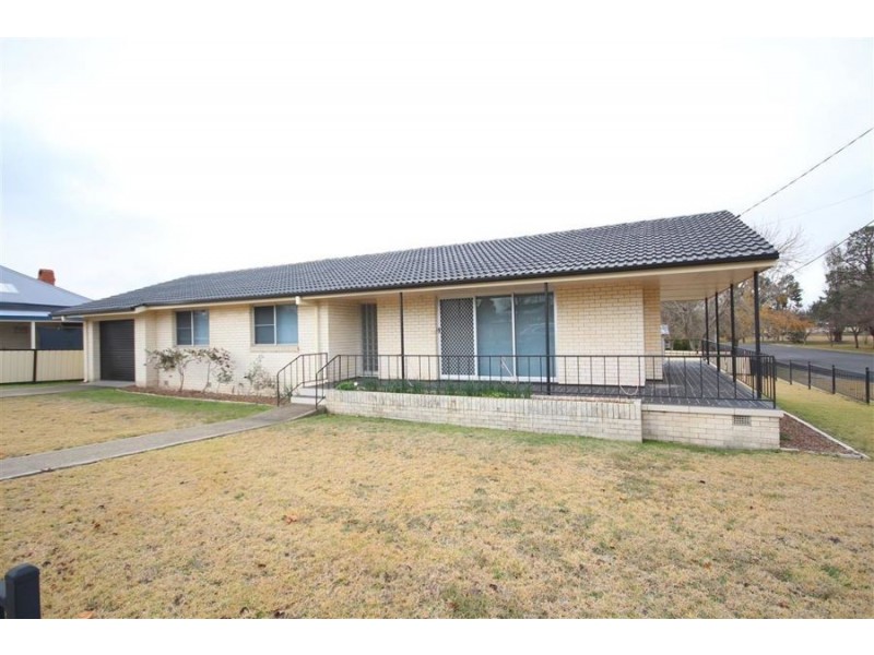 92 Manners Street, Tenterfield NSW 2372