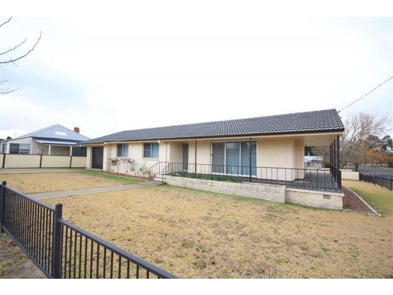 92 Manners Street, Tenterfield NSW 2372