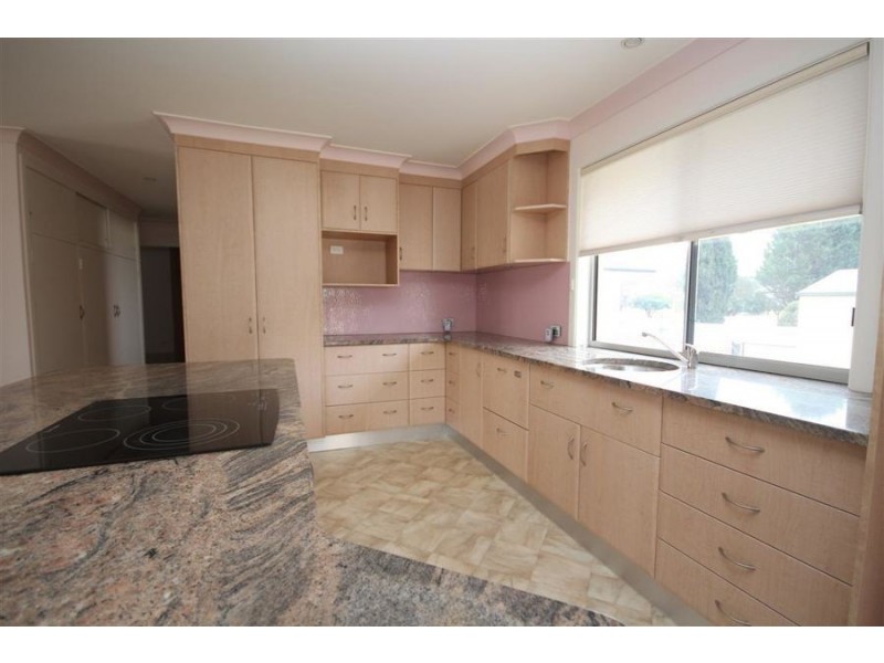 92 Manners Street, Tenterfield NSW 2372