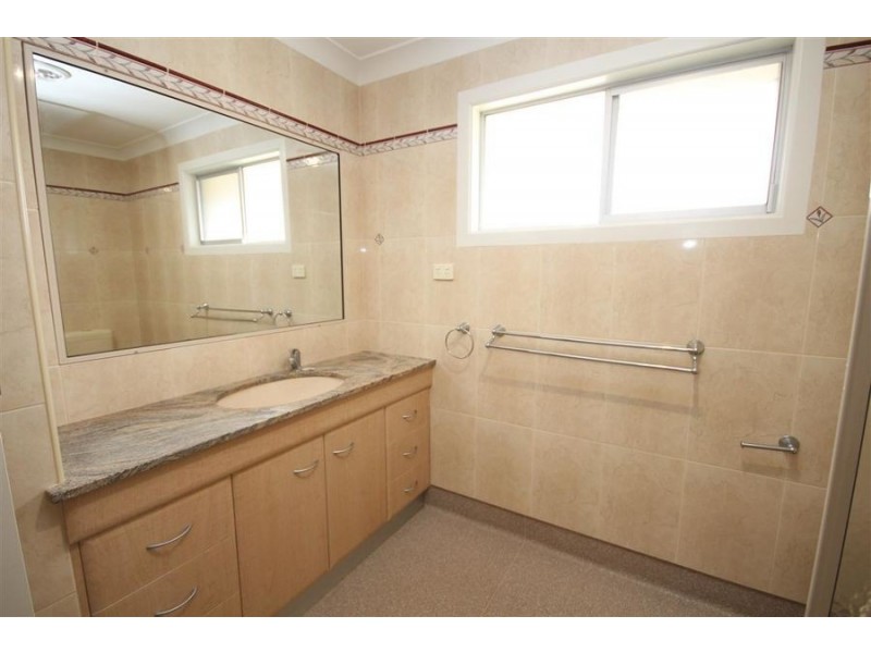 92 Manners Street, Tenterfield NSW 2372