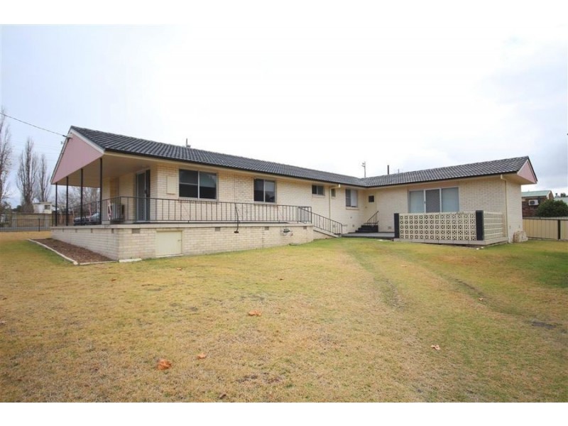 92 Manners Street, Tenterfield NSW 2372