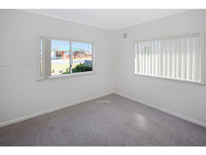 11 Duncan Street, Tenterfield NSW 2372