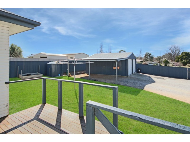 11 Duncan Street, Tenterfield NSW 2372