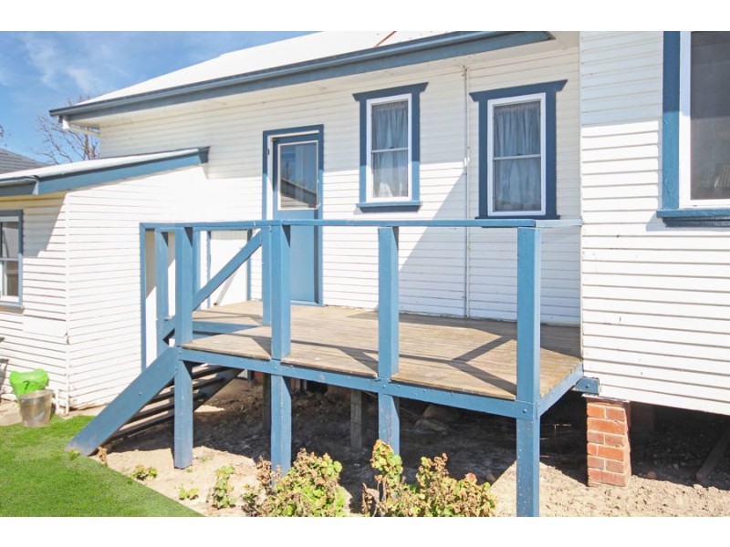 11 Duncan Street, Tenterfield NSW 2372