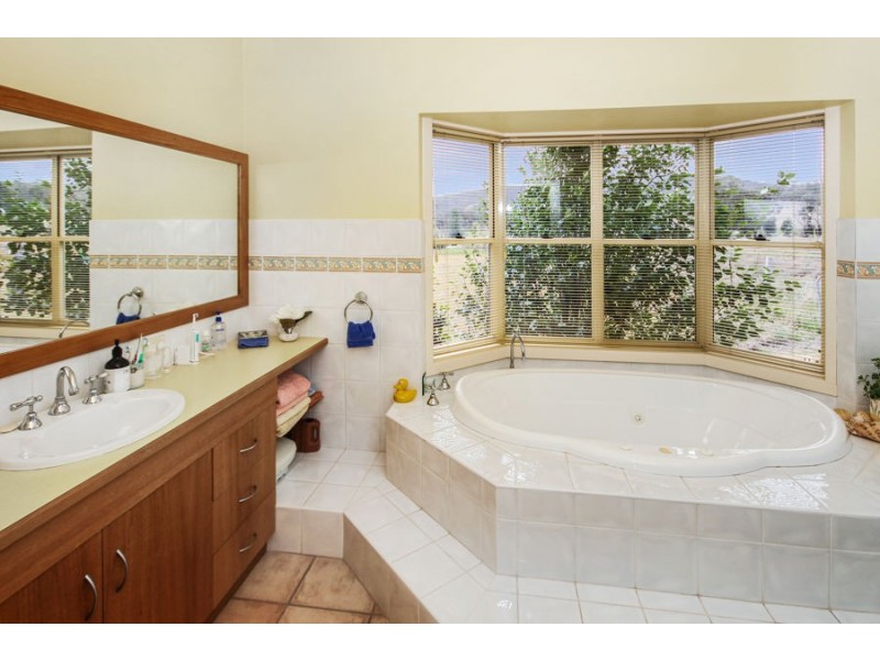 105 East Street, Tenterfield NSW 2372