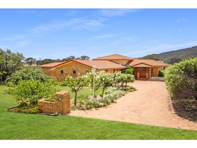 105 East Street, Tenterfield NSW 2372