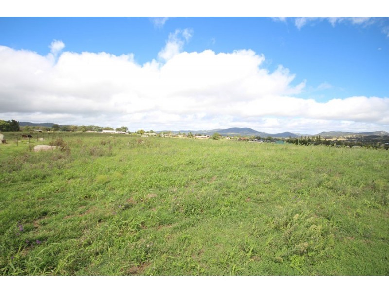 255 East Street, Tenterfield NSW 2372