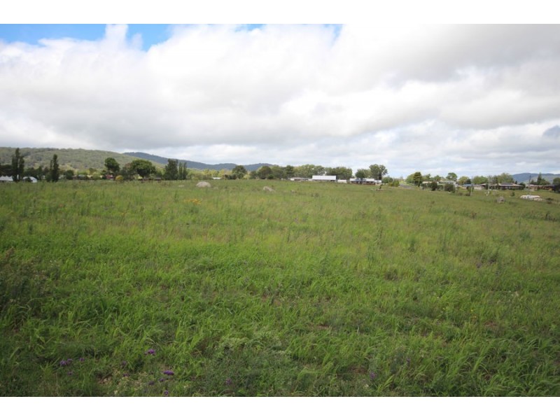 255 East Street, Tenterfield NSW 2372