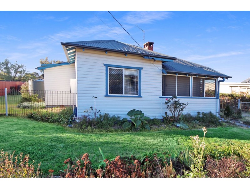 144 Miles Street, Tenterfield NSW 2372