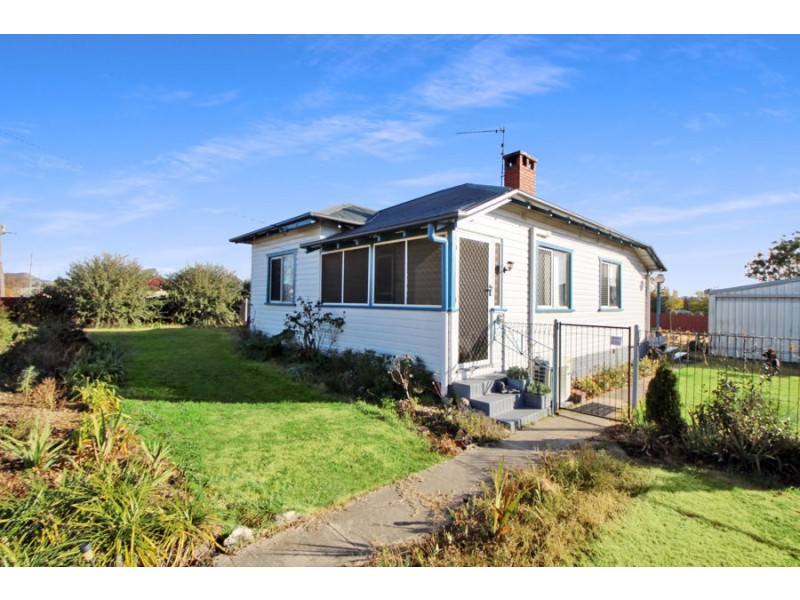 144 Miles Street, Tenterfield NSW 2372