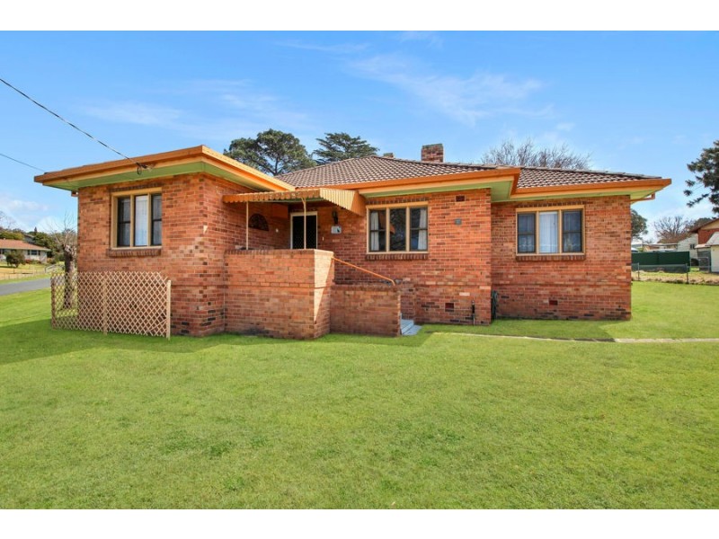 36 George Street, Tenterfield NSW 2372