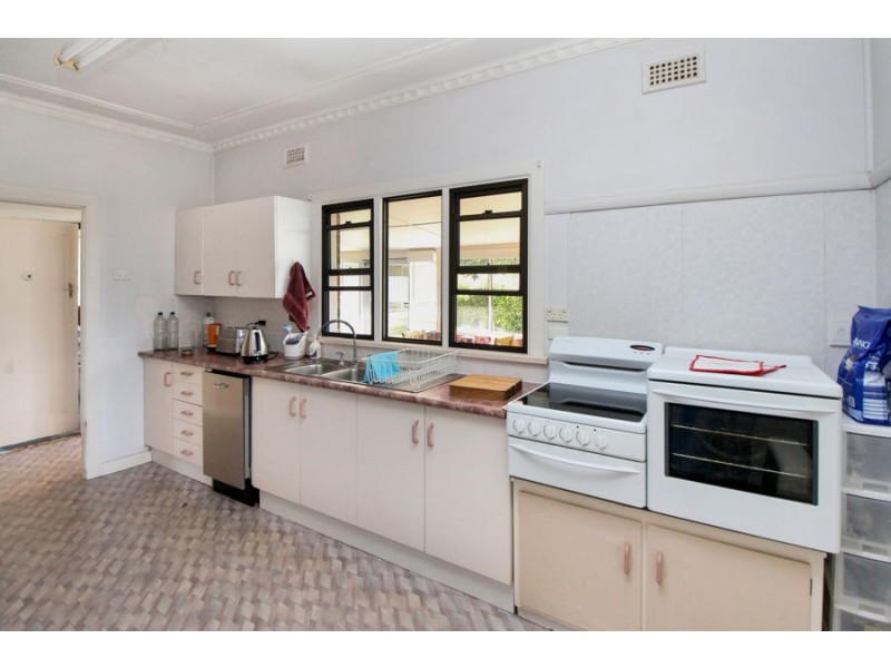 36 George Street, Tenterfield NSW 2372