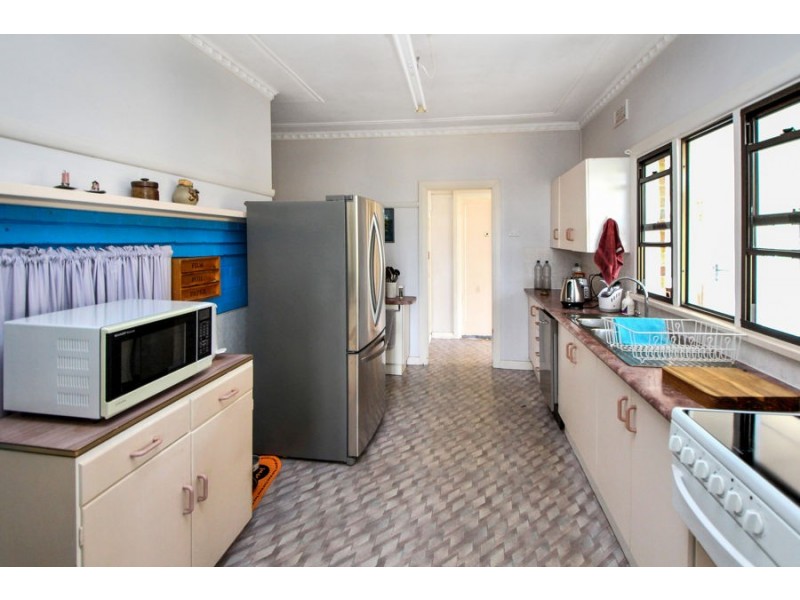 36 George Street, Tenterfield NSW 2372