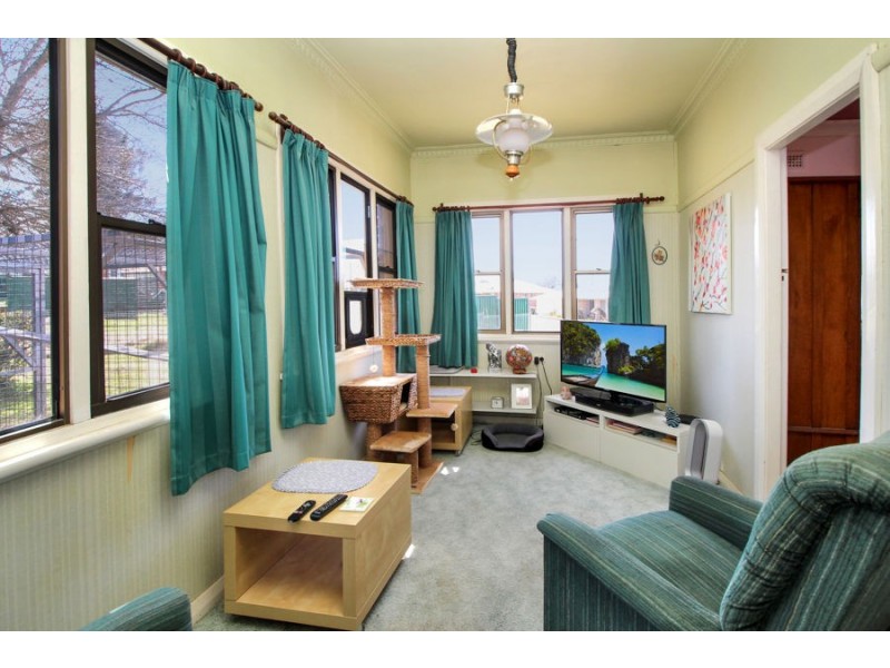 36 George Street, Tenterfield NSW 2372